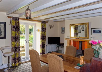 Self catering in Glaisdale - Dining area with patio view